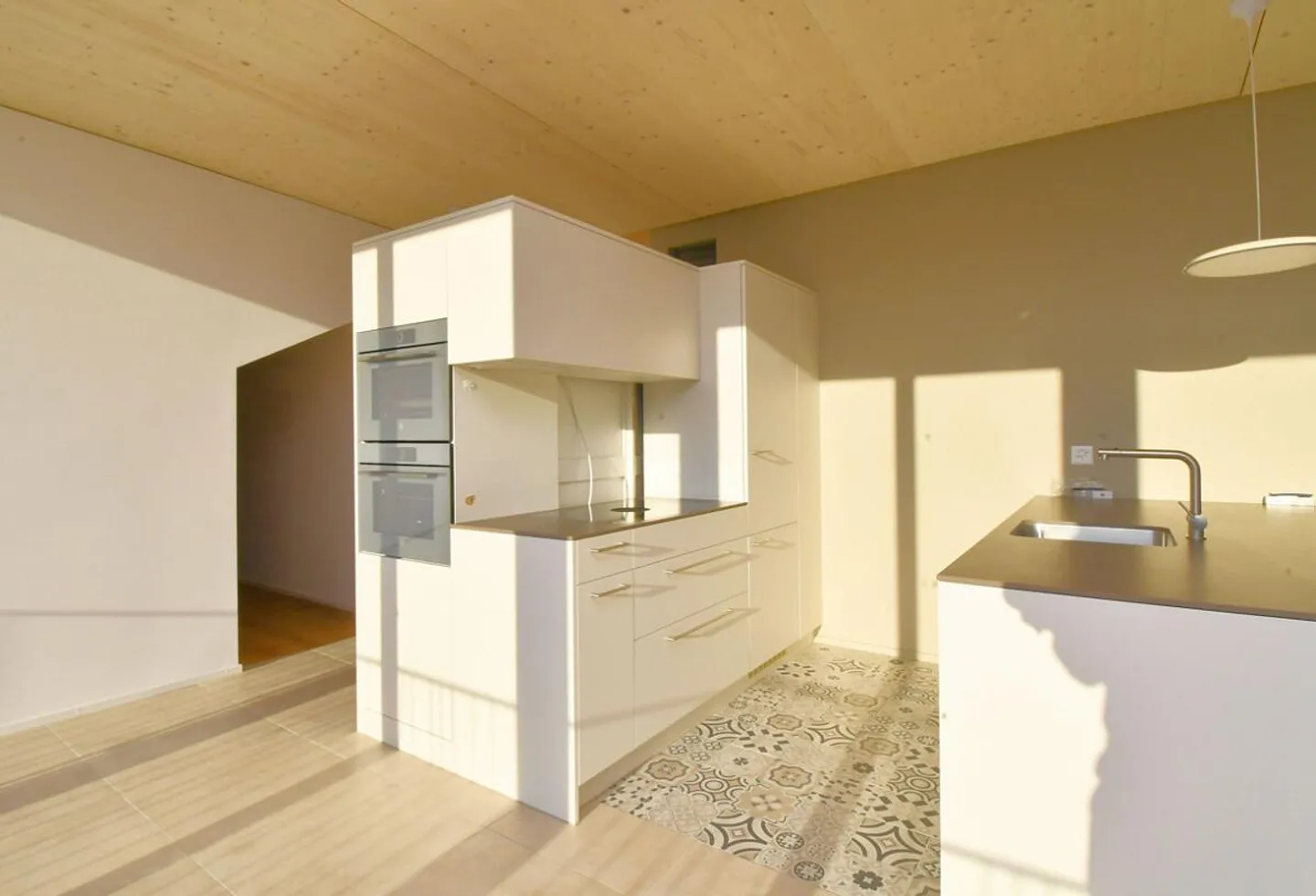 Grosszügige Dachwohnung im Eigentumsstandard zu vermieten! - Foto 8 von 14