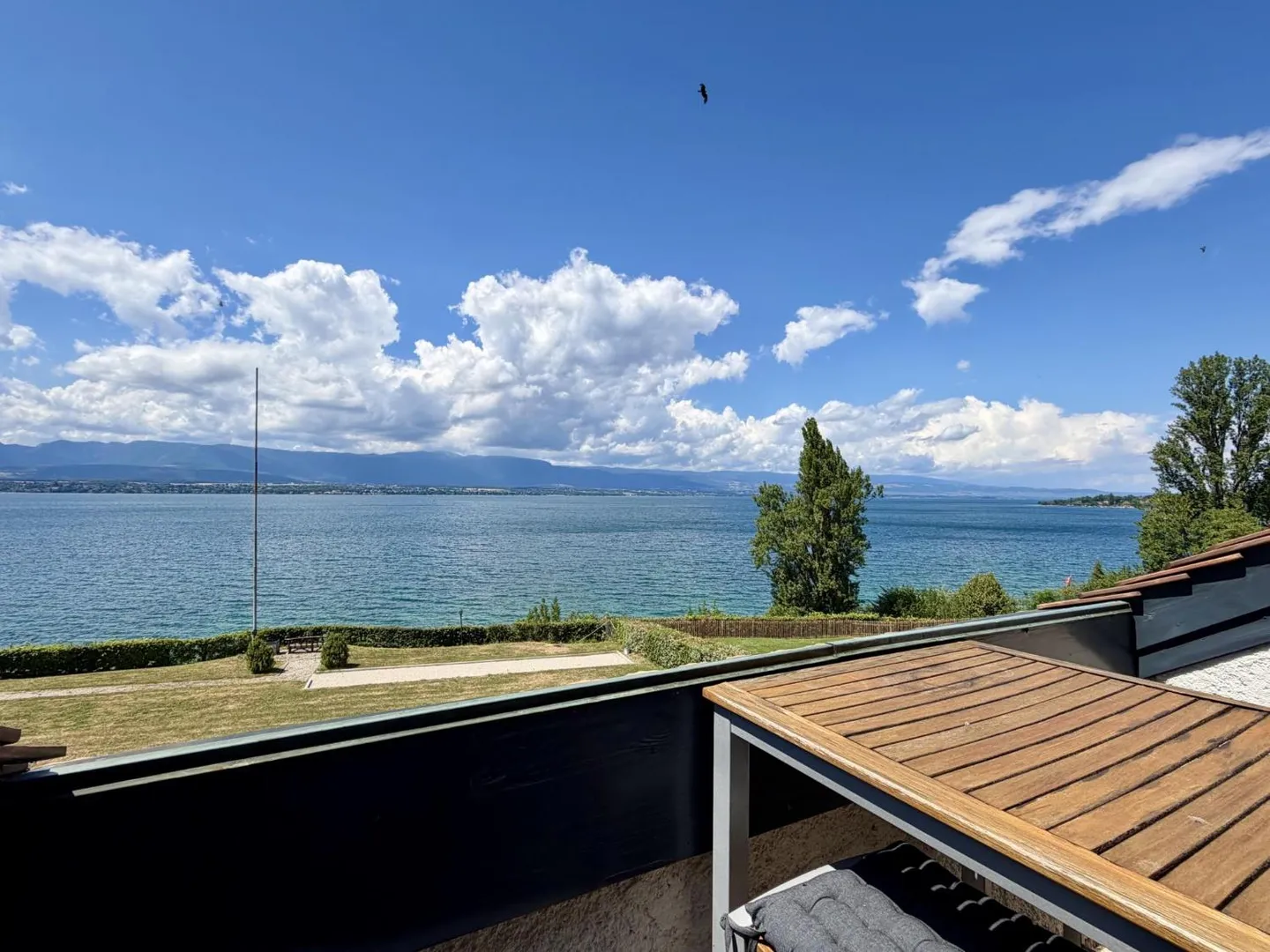 Appartement au bord du lac - Photo 1 sur 7