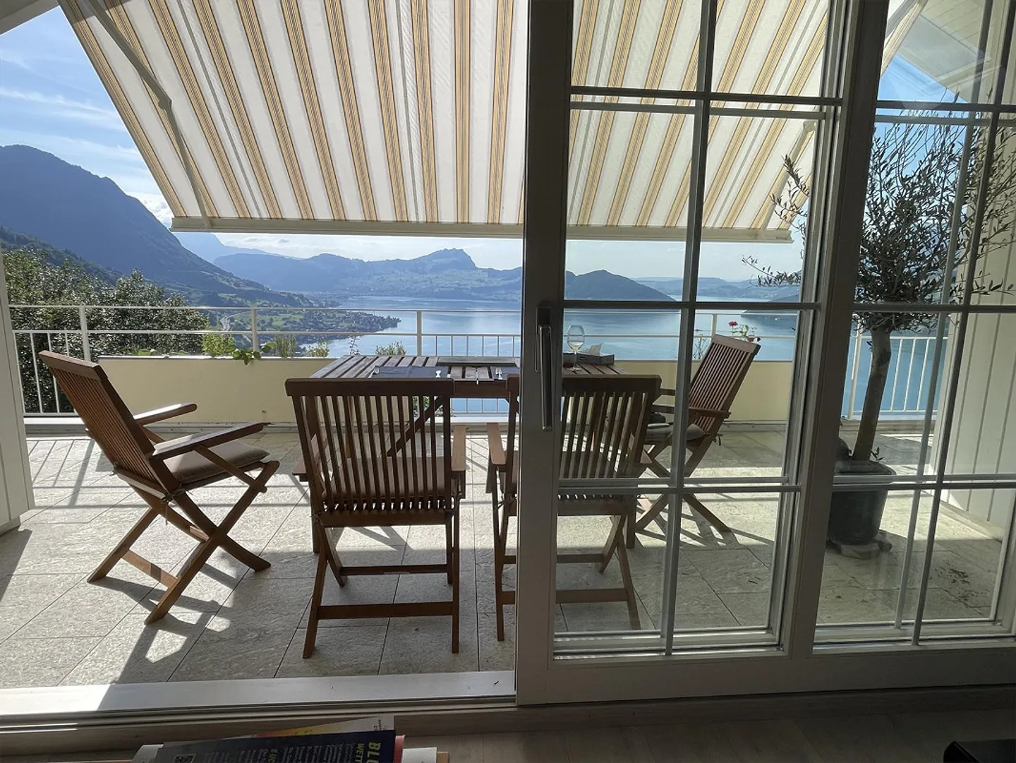 Grosse 2.5-Z- Wohnung an Traumlage mit wunderschöner See- u. Bergsicht - Foto 10 von 11