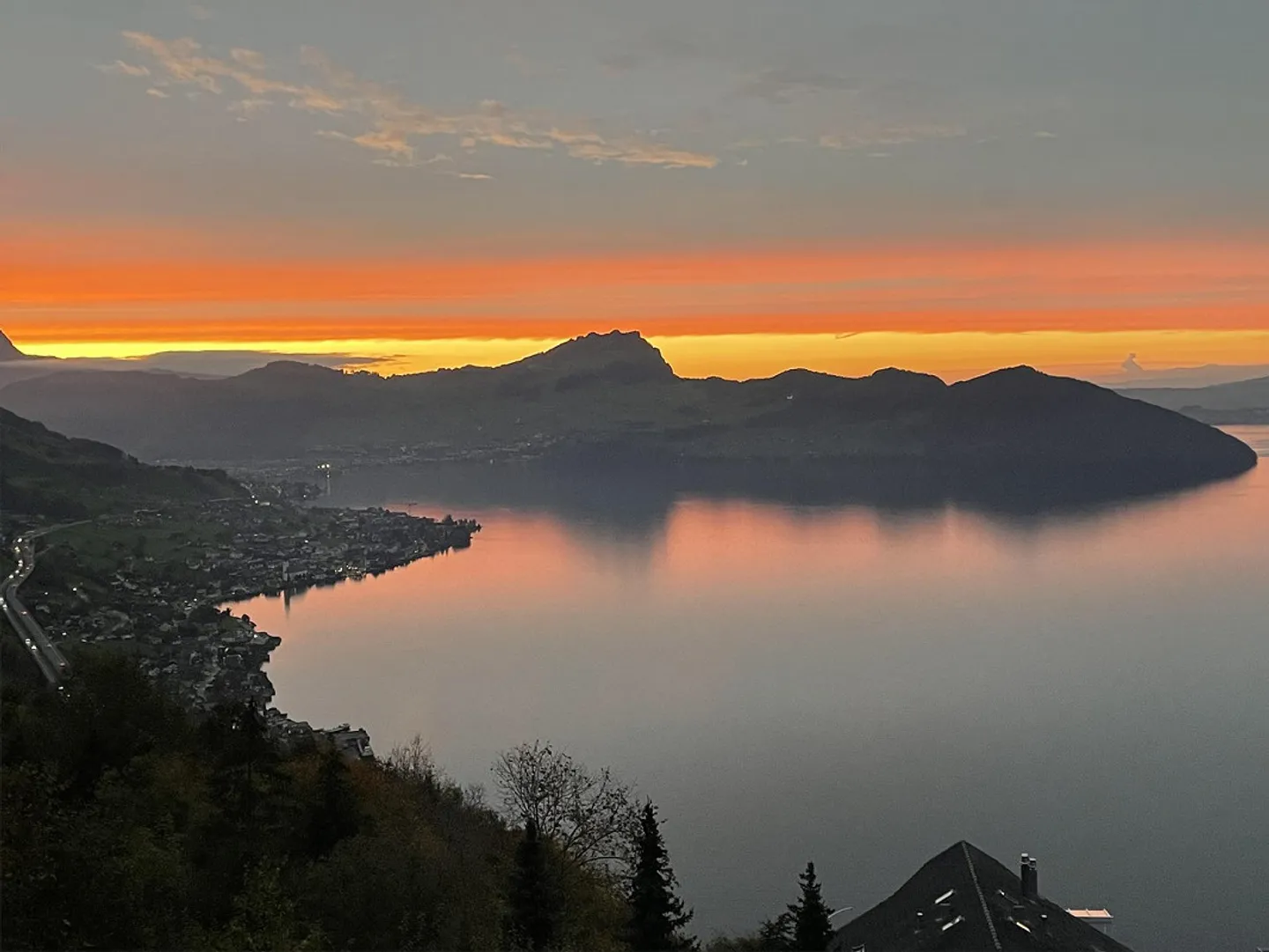 Grosse 2.5-Z- Wohnung an Traumlage mit wunderschöner See- u. Bergsicht - Foto 11 von 11