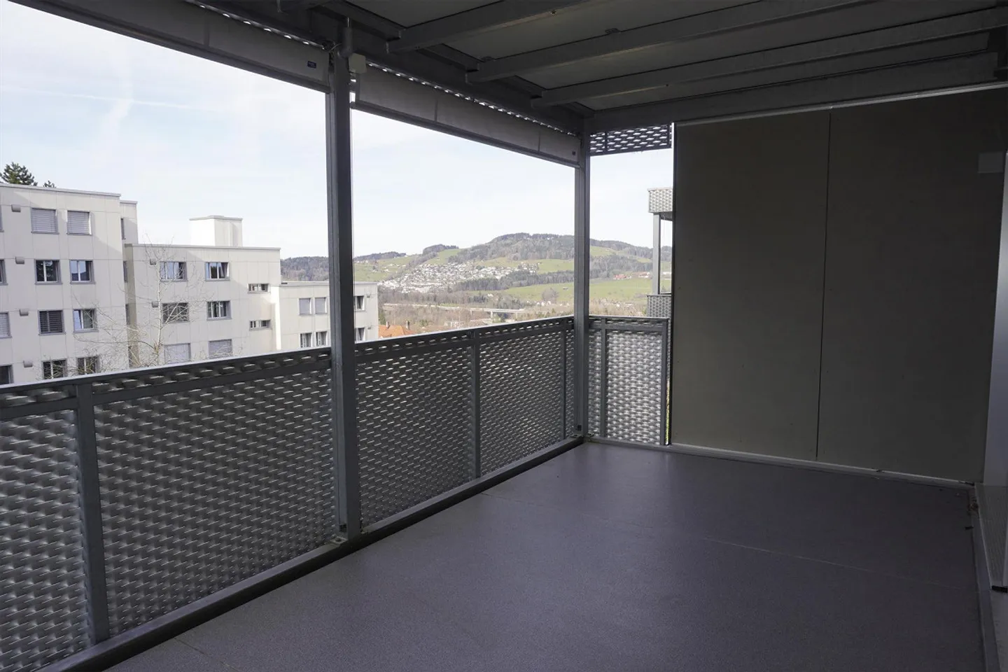 Appartement de 4,5 pièces dans un quartier calme près de la forêt - Photo 4 sur 7