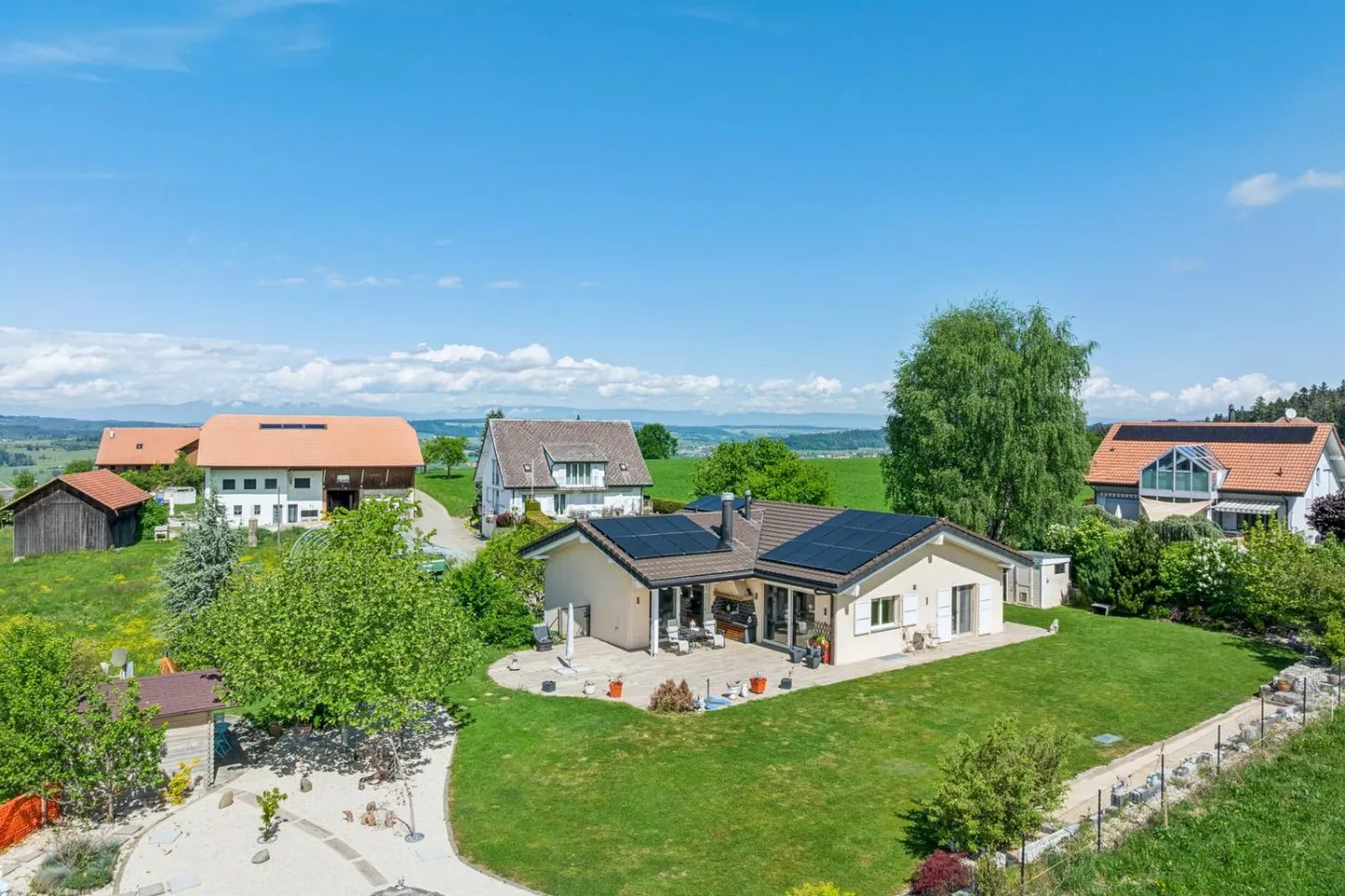 6-Zimmer-Haus - Foto 1 von 10