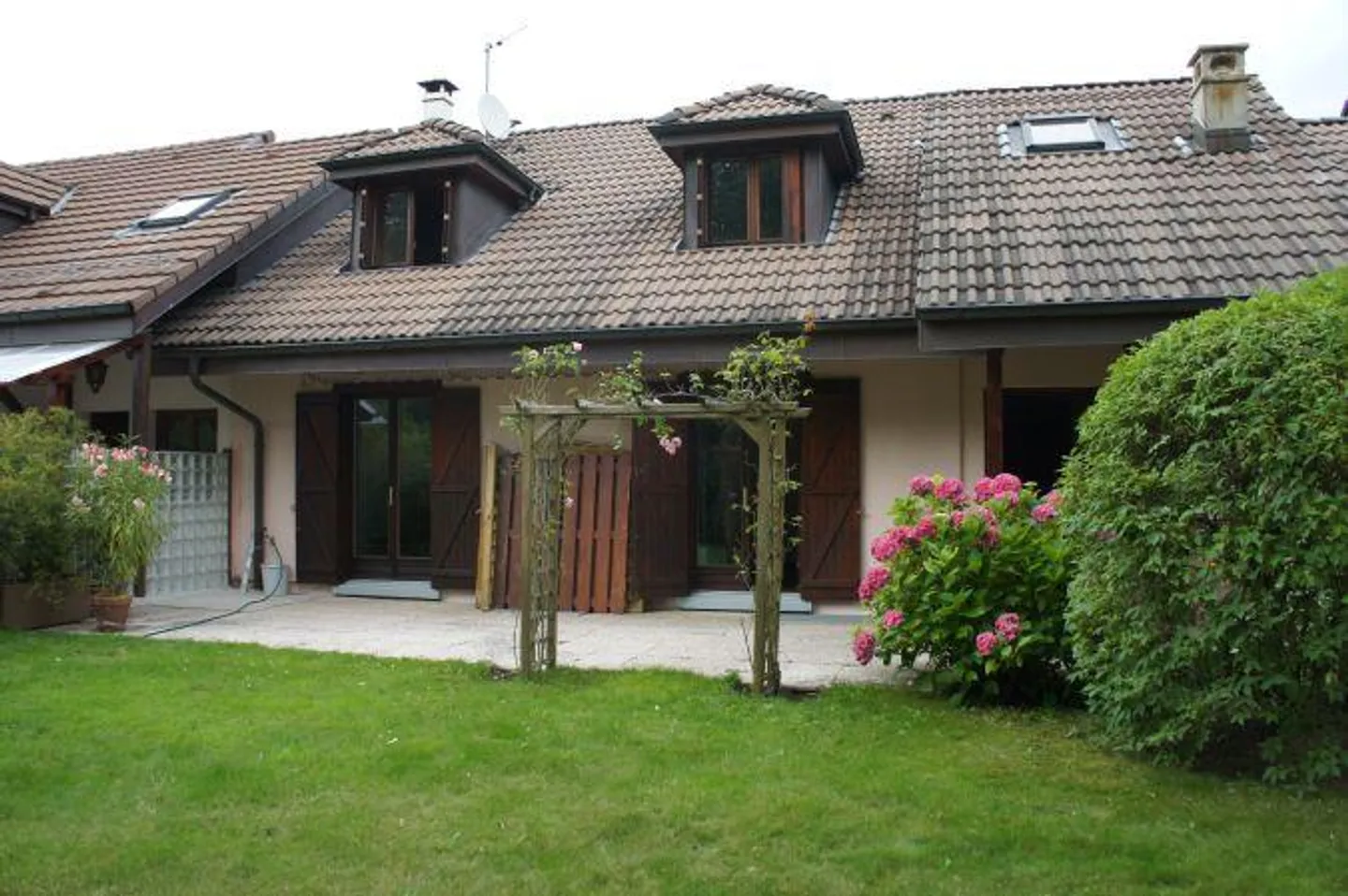 «7 Zimmer Reihenfamilienhaus» - Photo 1 sur 5