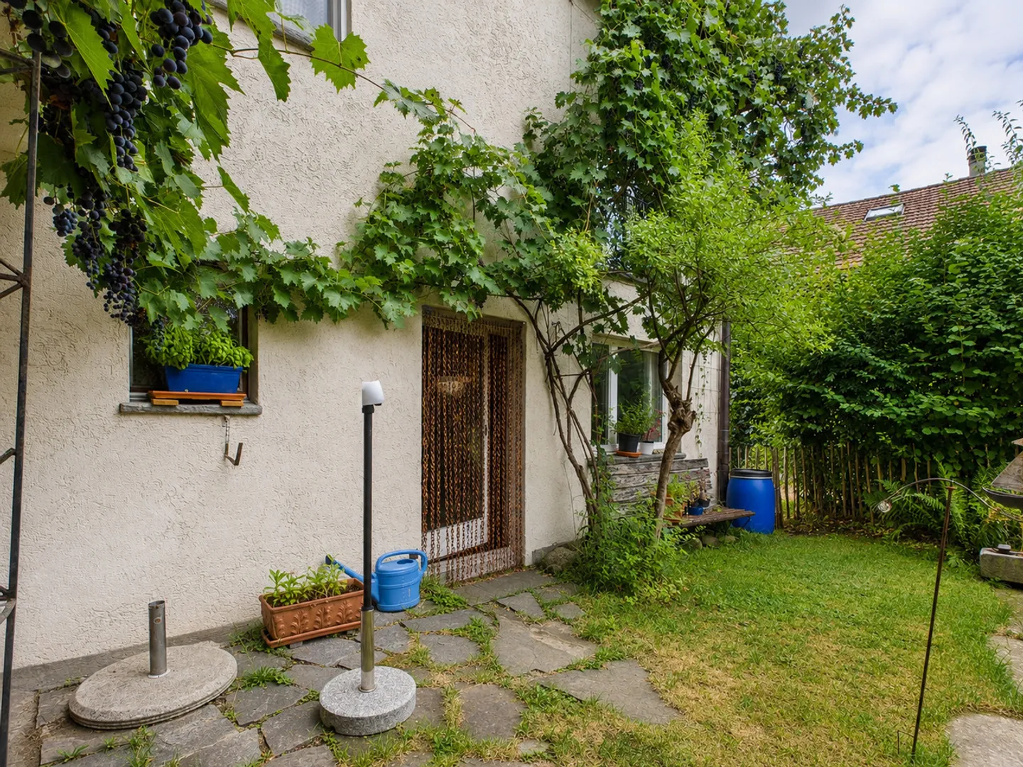 Charming Detached House with Mountain View - Photo 11 of 13