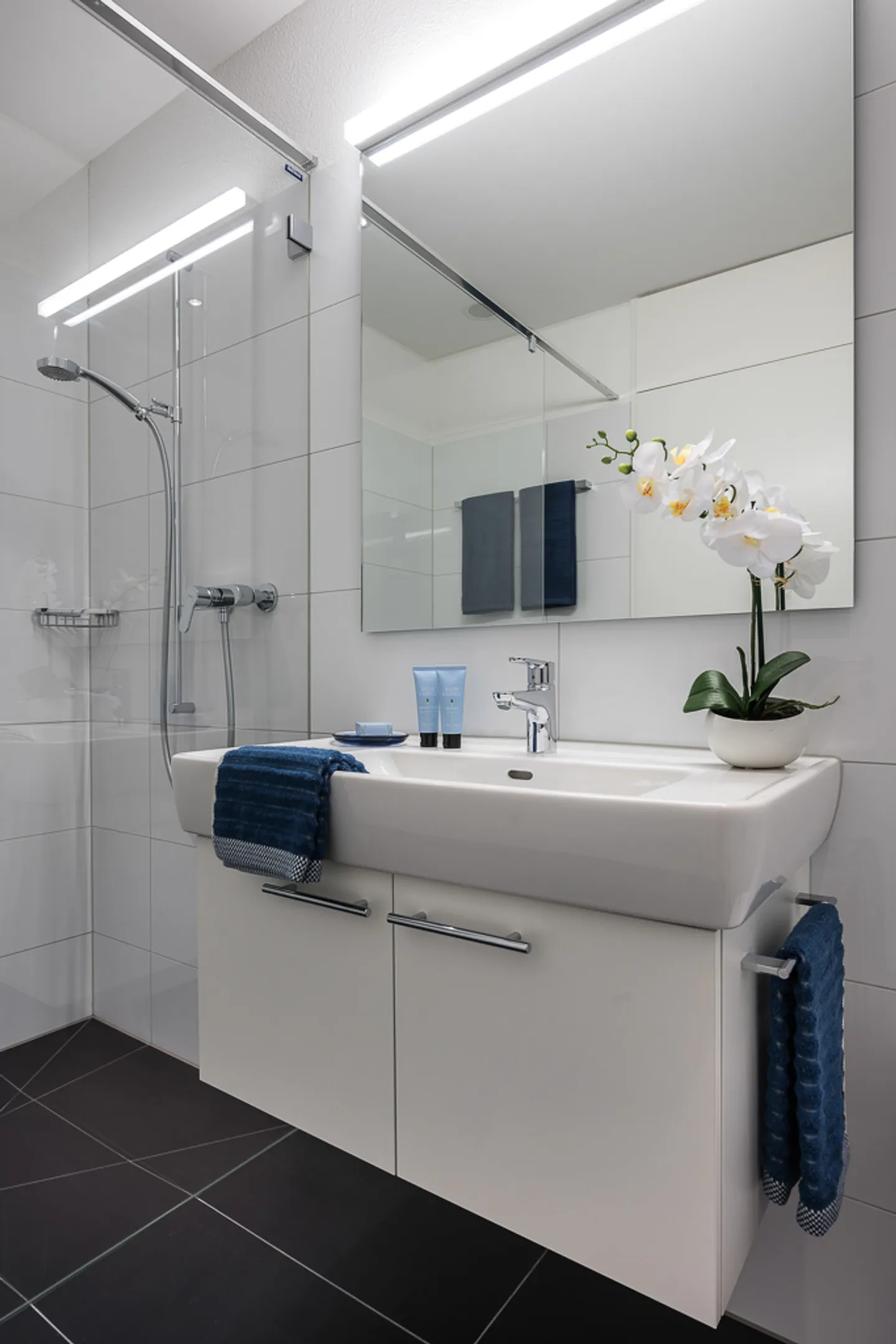 Exklusive, moderne Wohnung mit herrlicher Terrasse - Foto 4 von 9