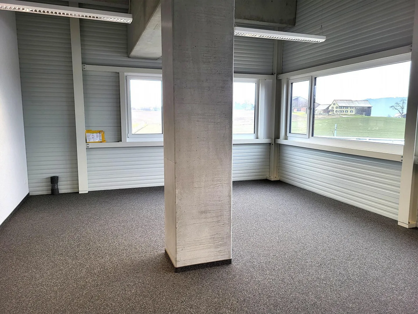 Einstellfläche mit vielen Nutzungsmöglichkeiten - Foto 8 von 11