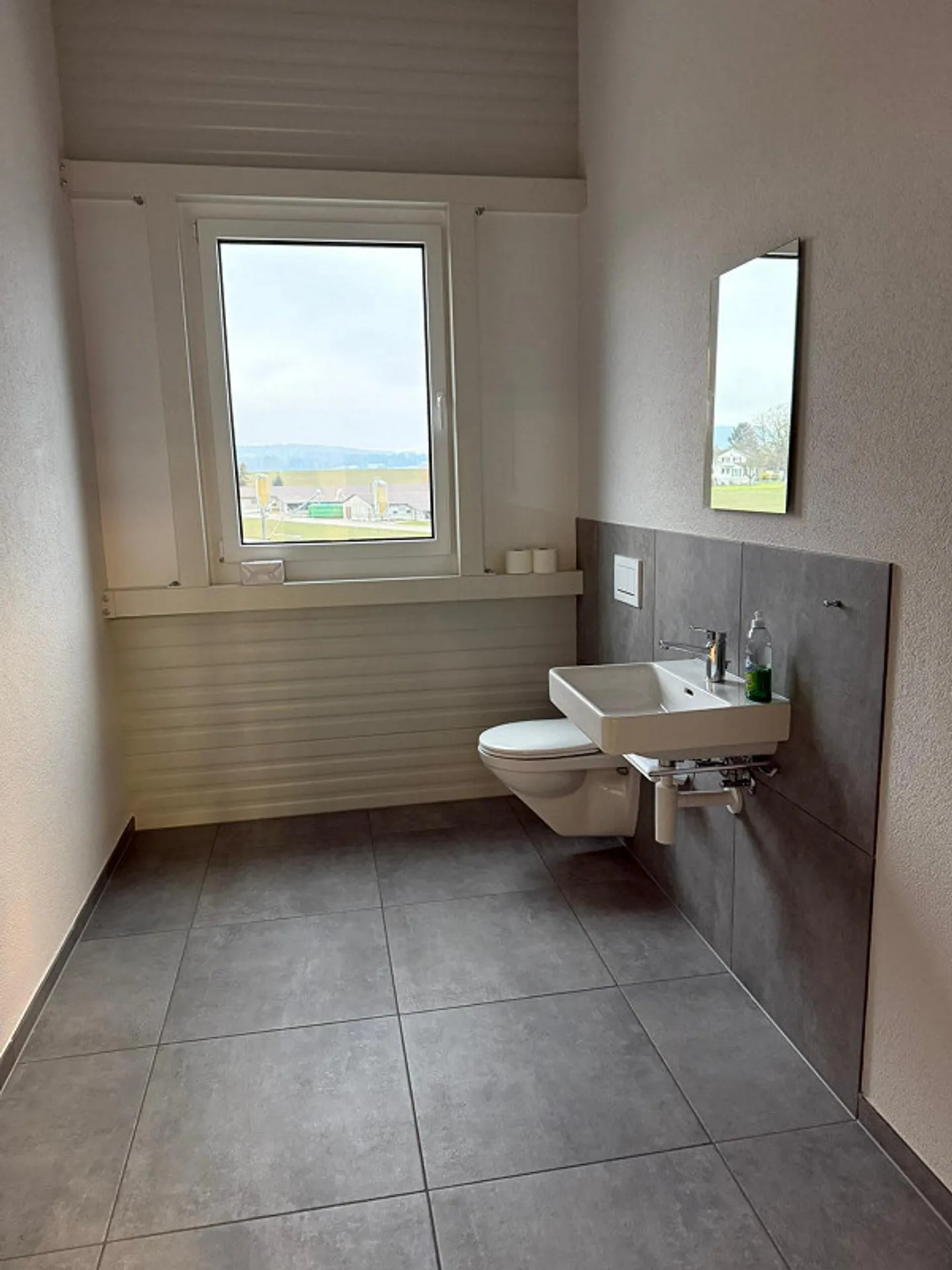 Einstellfläche mit vielen Nutzungsmöglichkeiten - Foto 9 von 11