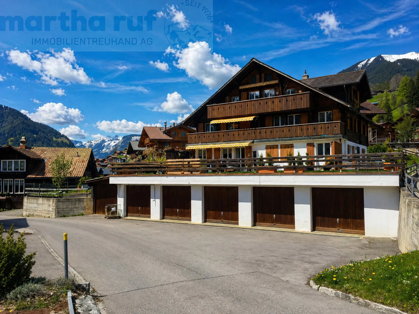 CASA A 3 FAMIGLIE SUL LATO SOLEGGIATO DI GRINDELWALD PROPRIETÀ PER VACANZE SENZA RESTRIZIONE SULLA SECONDA ABITAZIONE - Foto 1 di 13