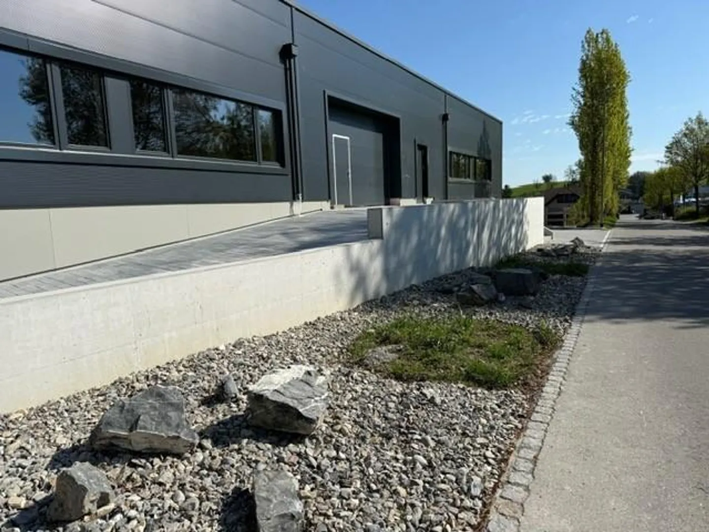 Einstellfläche mit vielen Nutzungsmöglichkeiten - Foto 10 von 11