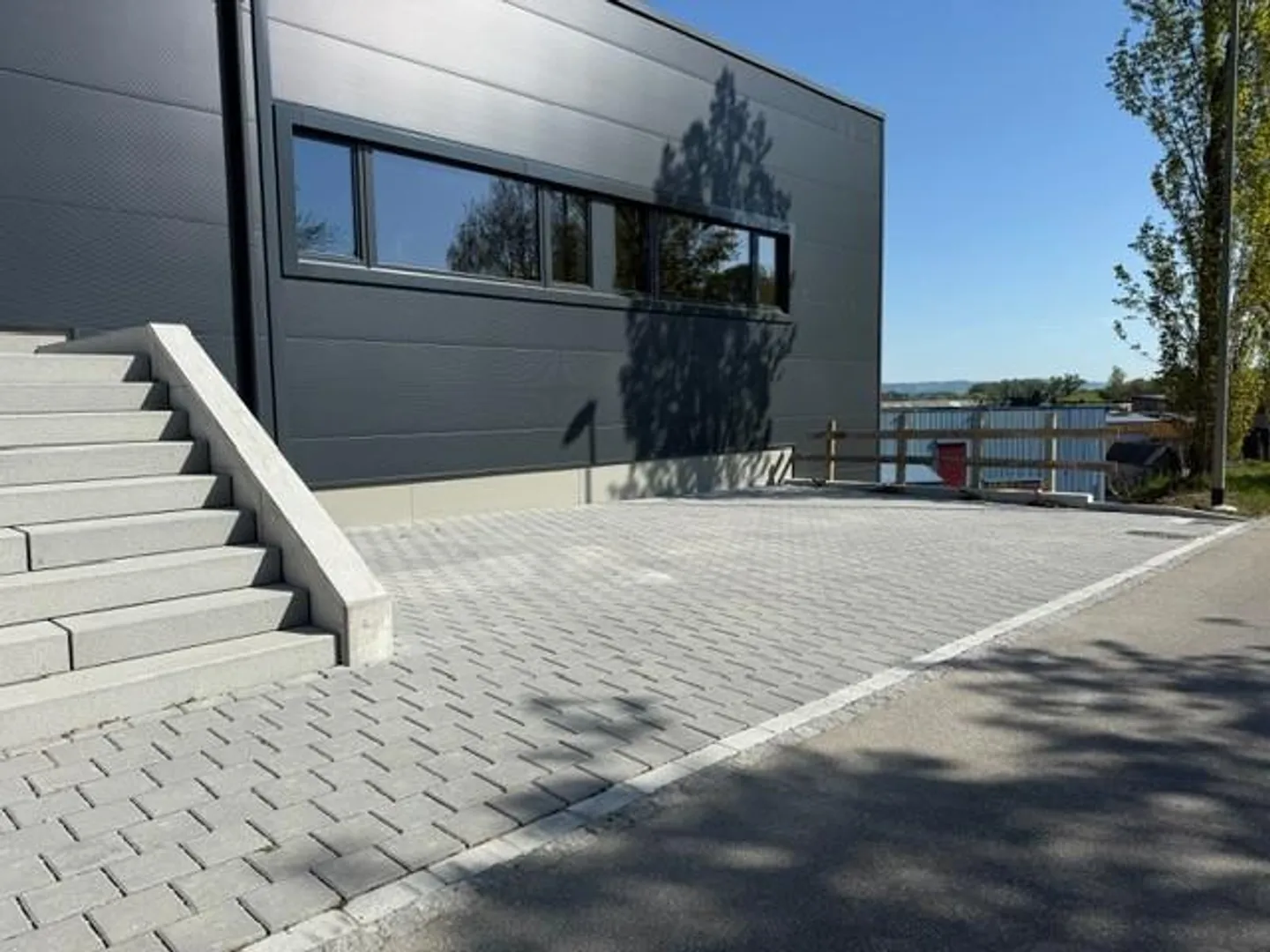 Einstellfläche mit vielen Nutzungsmöglichkeiten - Foto 11 von 11