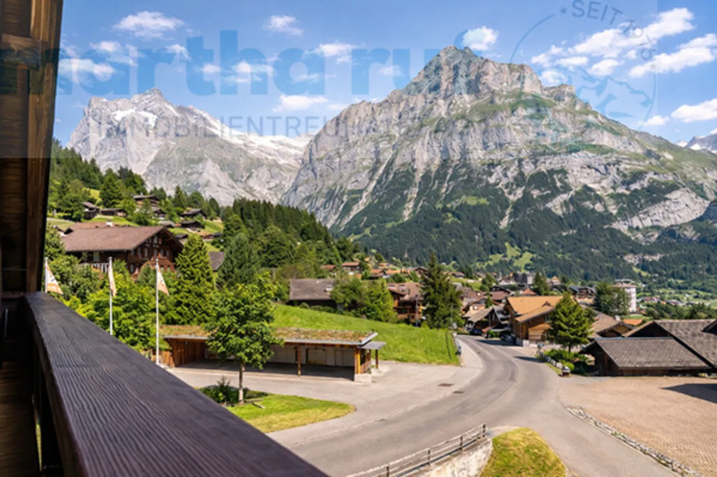 CASA A 3 FAMIGLIE SUL LATO SOLEGGIATO DI GRINDELWALD PROPRIETÀ PER VACANZE SENZA RESTRIZIONE SULLA SECONDA ABITAZIONE - Foto 10 di 13