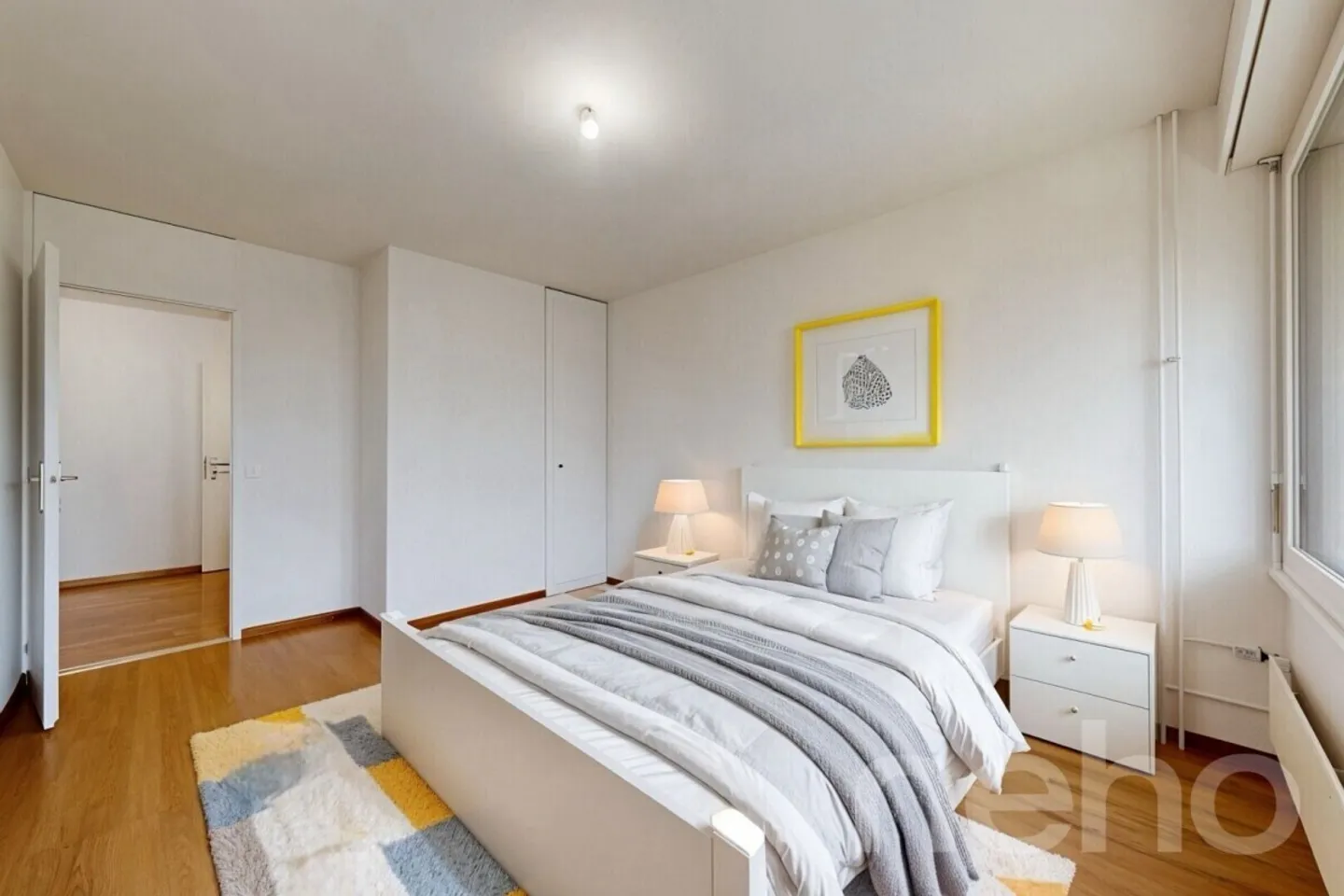 Renovated and cross-through apartment, ideally located - Photo 4 of 6
