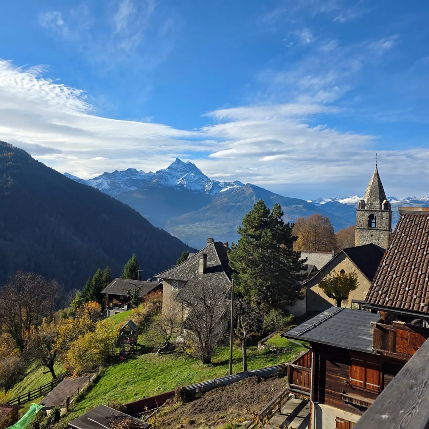 Chalet for sale - Photo 1 of 2