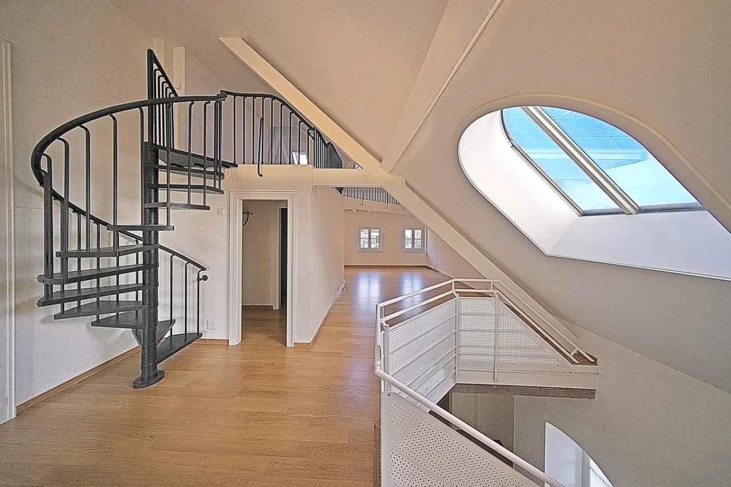 Geräumige 6,5-Zimmer-Wohnung mit Charme und Charakter - Foto 1 von 13