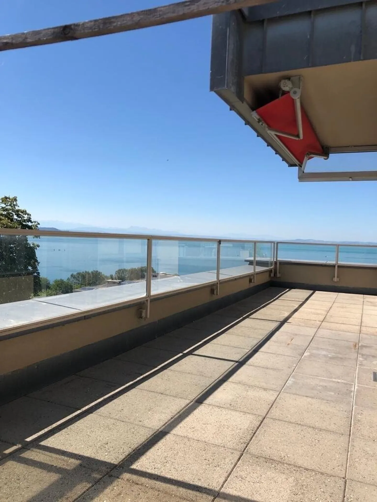 Appartamento con 5.5 stanze e vista sul lago di Neuchâtel - Foto 3 di 9