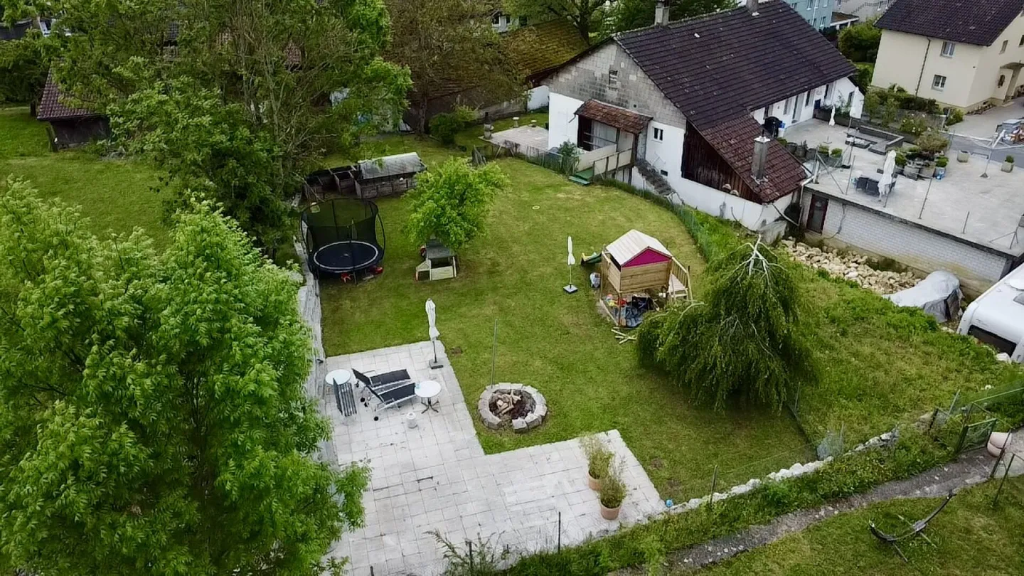 Casa bifamiliare soleggiata, laboratorio, giardino XXL e potenziale di espansione! - Foto 18 di 21