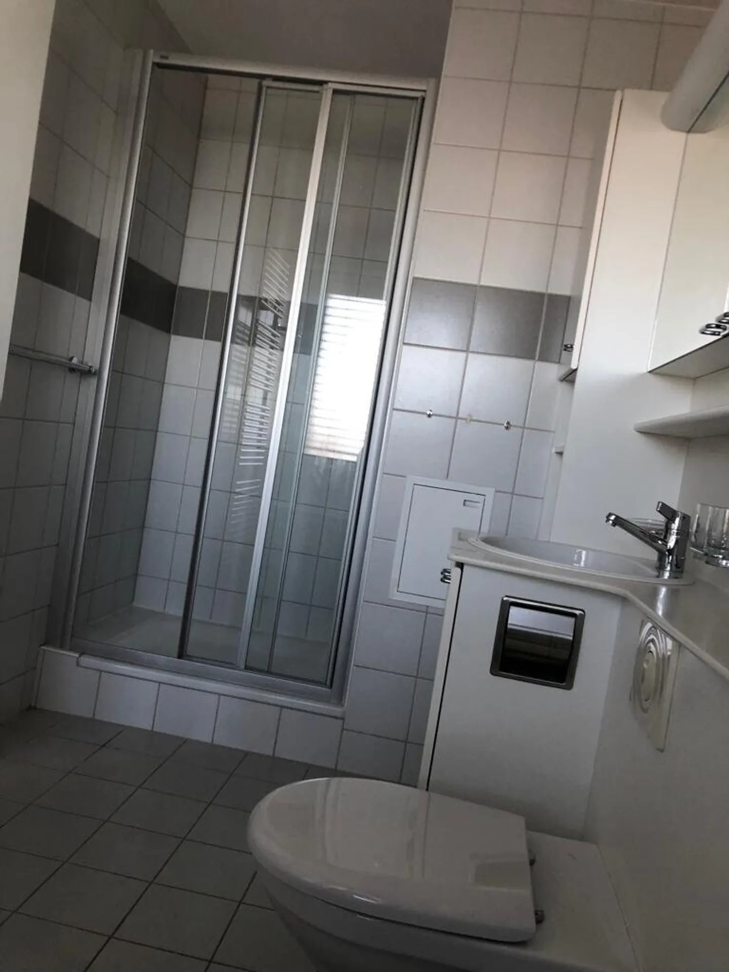 Appartamento con 5.5 stanze e vista sul lago di Neuchâtel - Foto 6 di 9