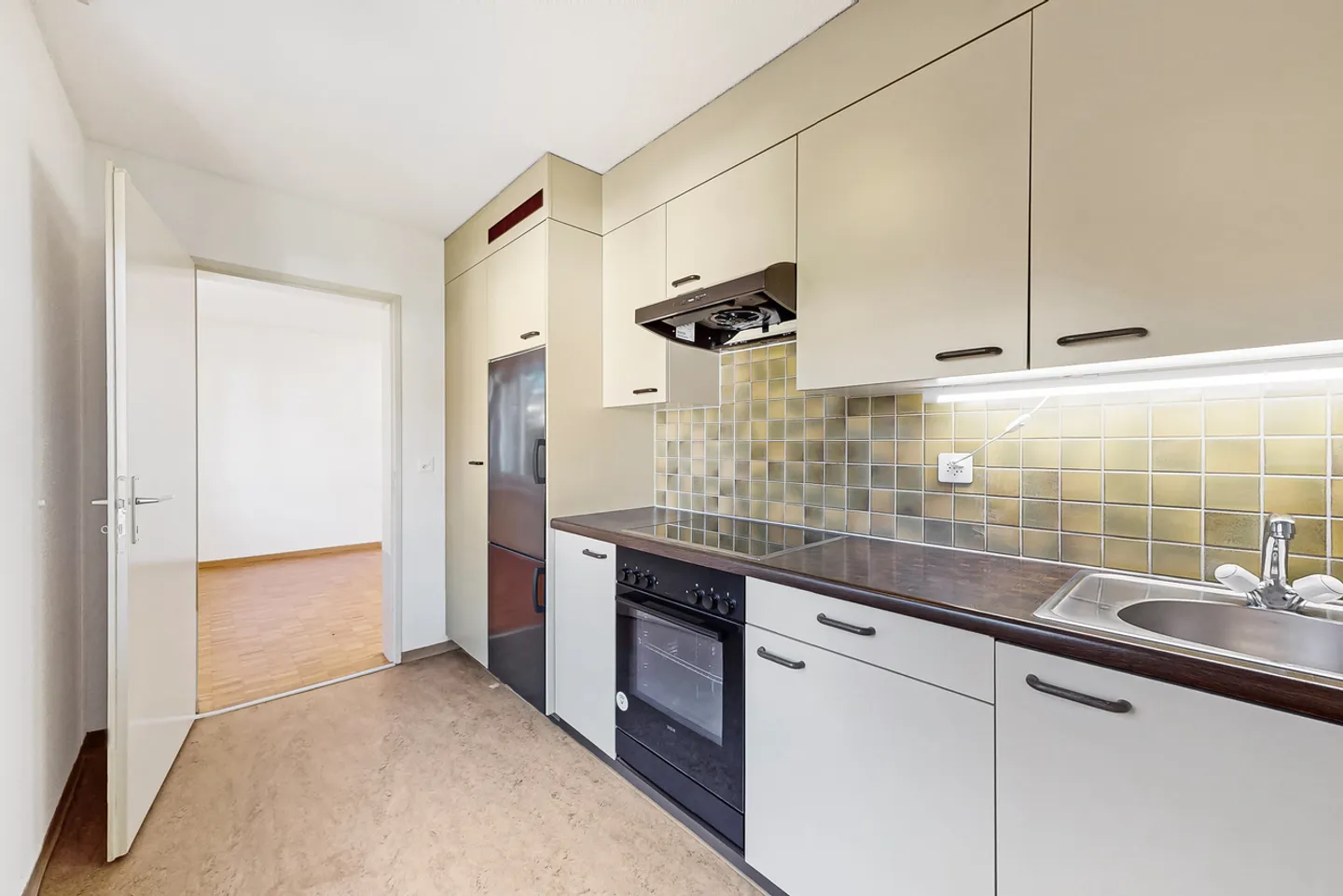Spacious Apartment with Balcony - Photo 4 of 7