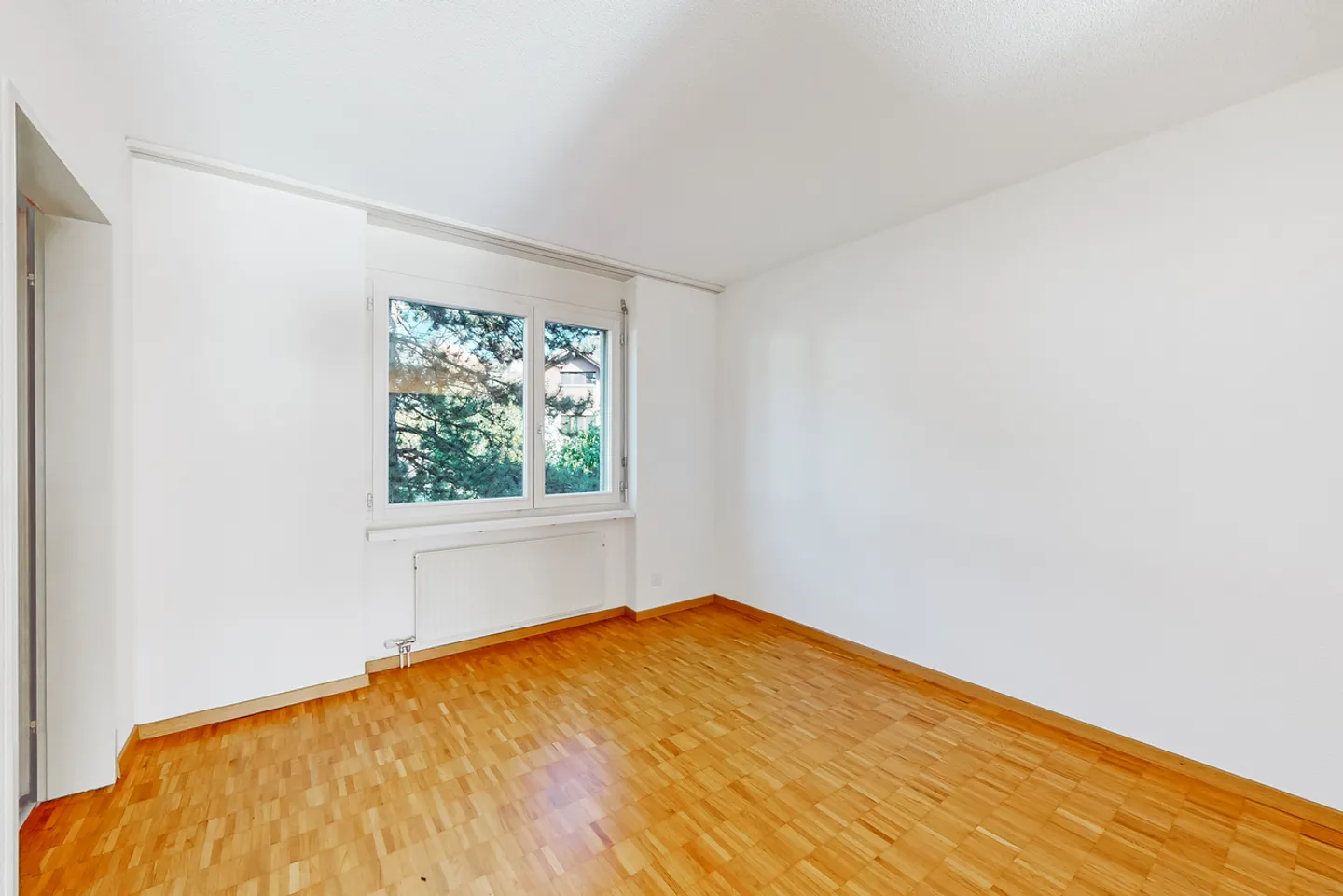 Spacious Apartment with Balcony - Photo 5 of 7