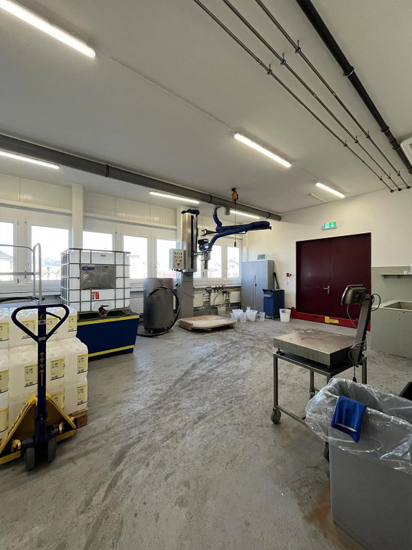 Modern industrial hall with versatile usage options in Brugg - Photo 5 of 9