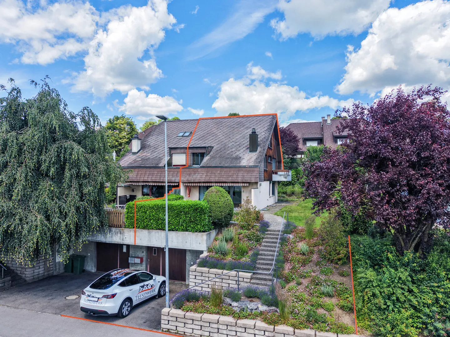 Casa bifamiliare di 4 camere con giardino soleggiato e garage a Worb - Foto 1 di 13