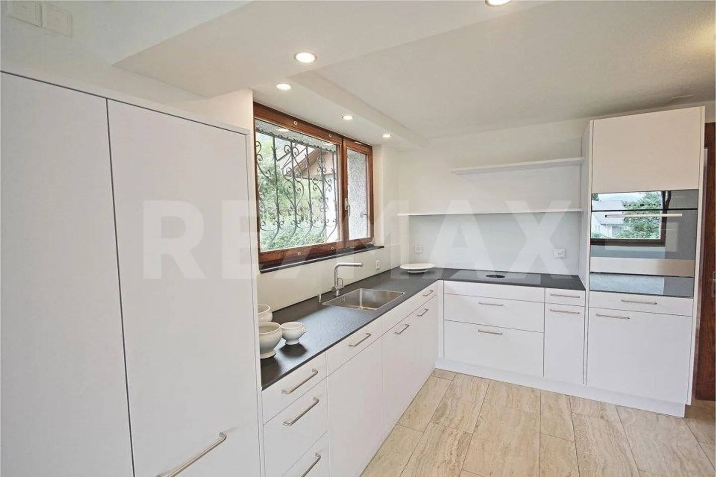 Living in the vineyards of Malans - Majestic single-family house for rent - Photo 5 of 13