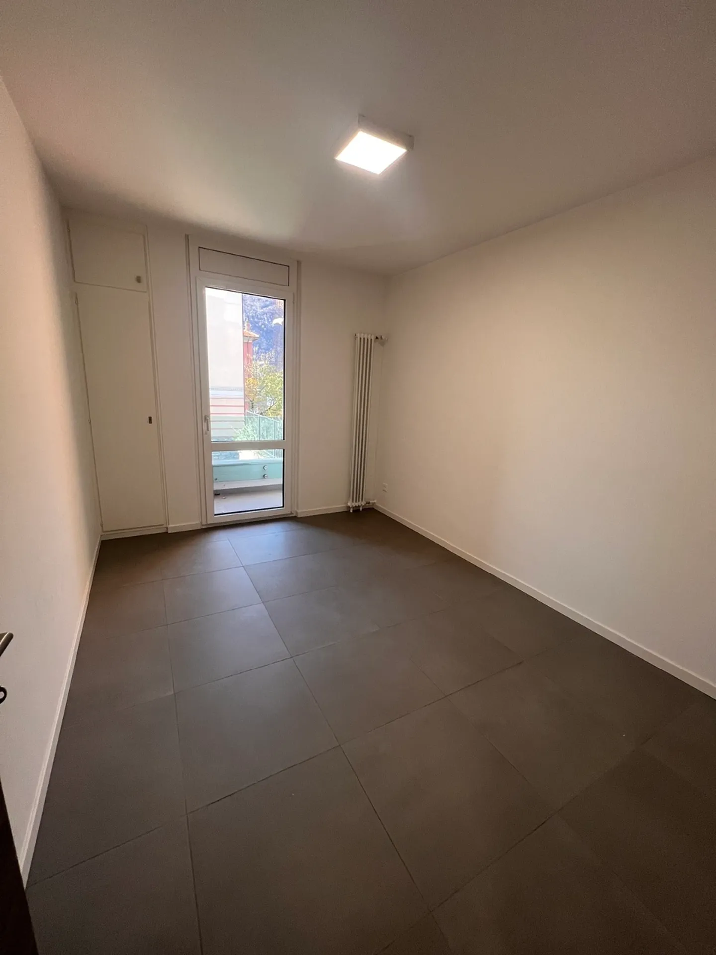Appartement lumineux de 2,5 pièces dans un bâtiment récemment rénové - Photo 4 sur 8