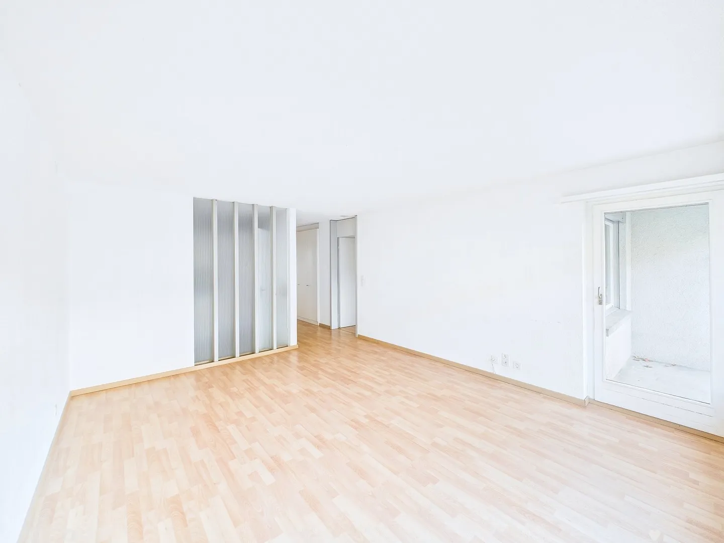 Incantevole appartamento con 4 stanze e balcone sul Quai Superiore a Bienne - Foto 7 di 25