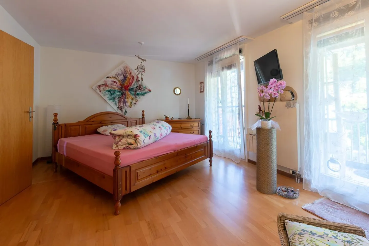 Charming Semi-Detached House - Photo 8 of 12