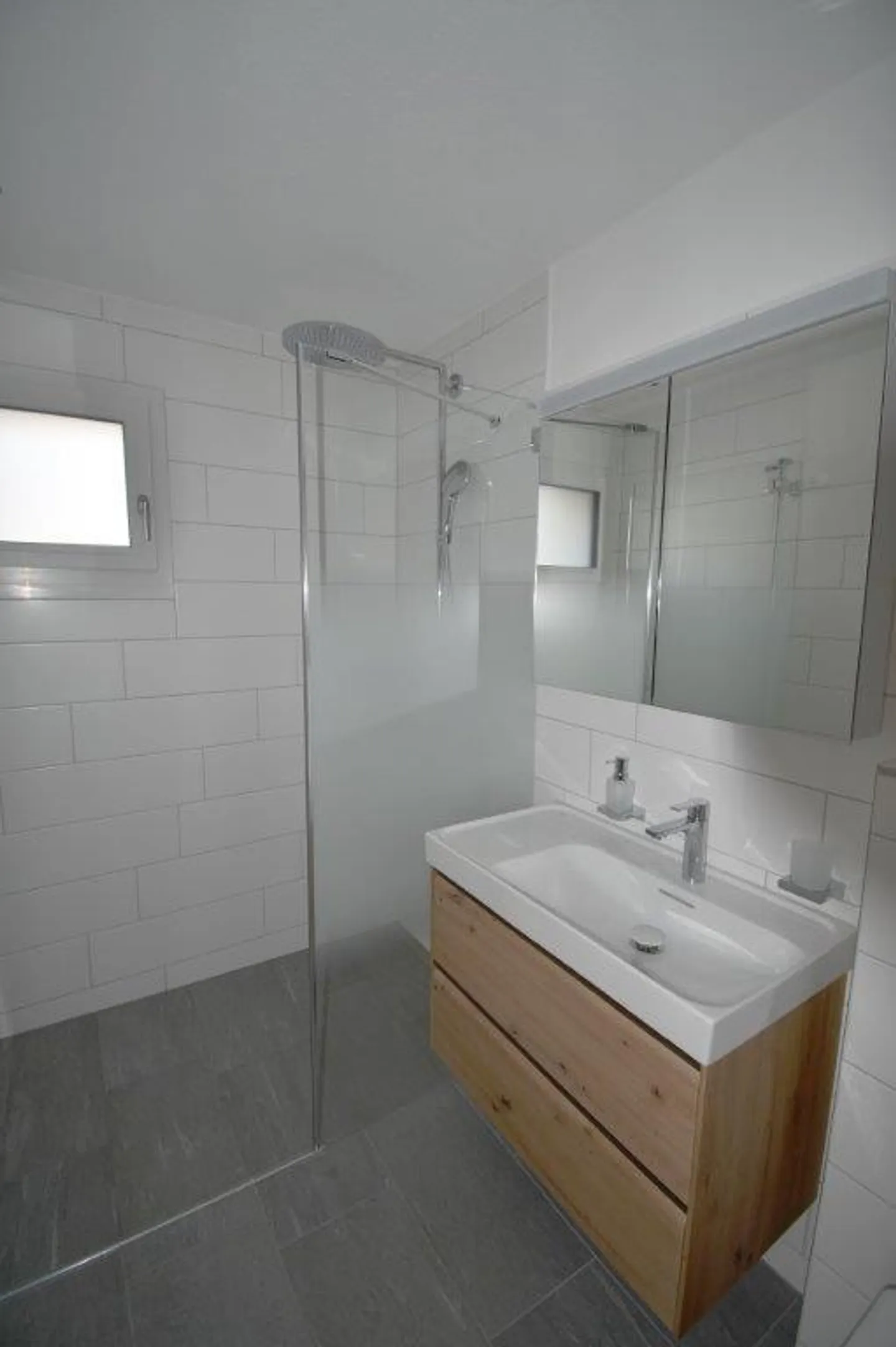 Appartement 5.5 pièces rénové de haute qualité et attrayant (maisonette), dans - Photo 10 sur 30