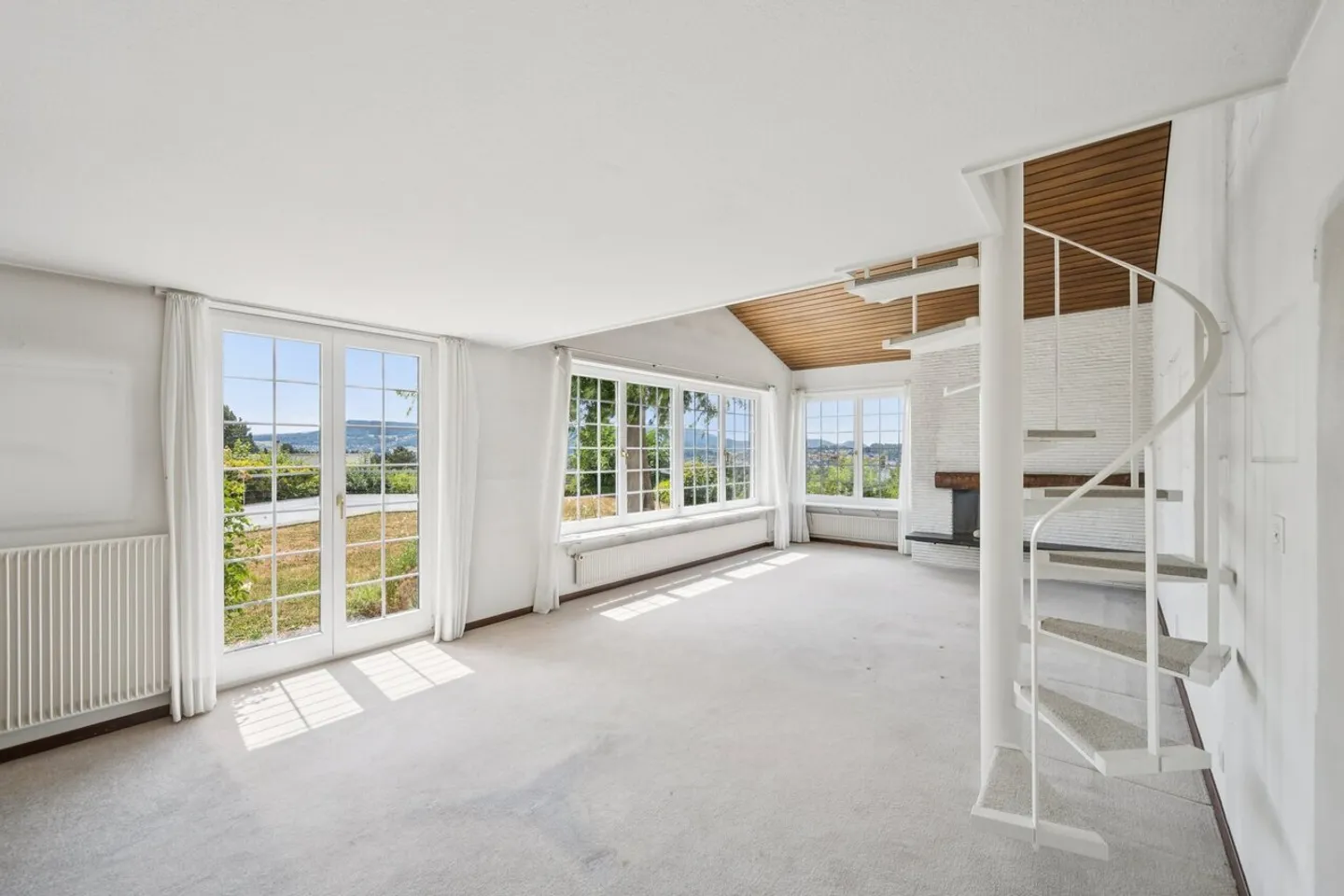 Charming 5-room single-family house with garden, pool and panoramic view - Photo 6 of 11