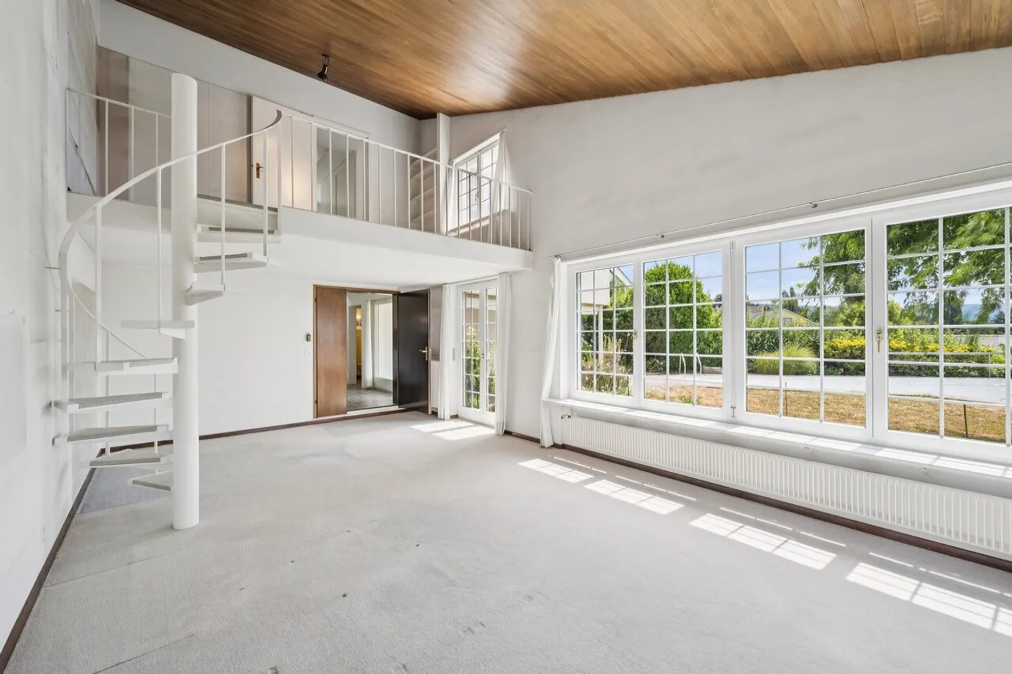 Charming 5-room single-family house with garden, pool and panoramic view - Photo 7 of 11