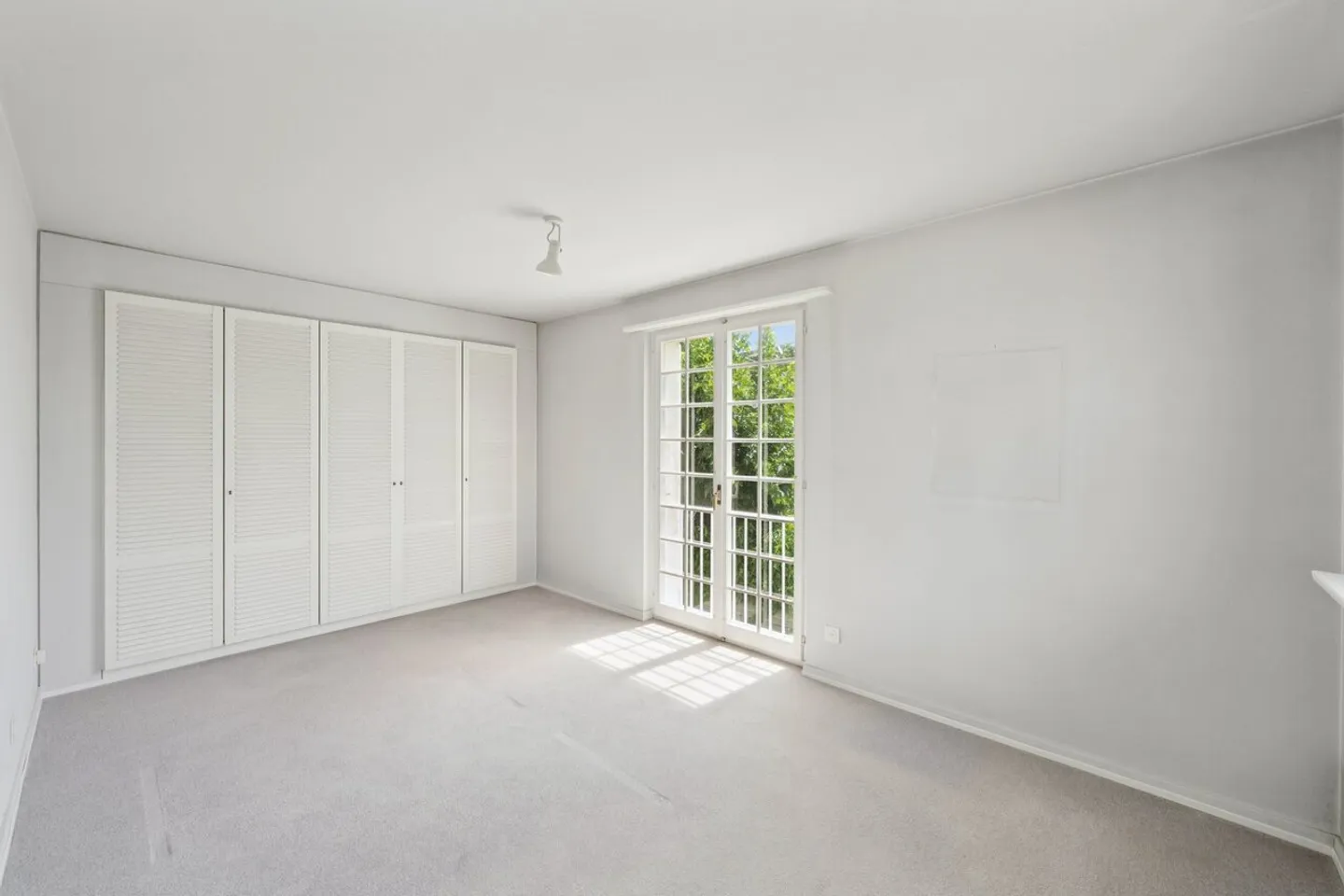 Charming 5-room single-family house with garden, pool and panoramic view - Photo 9 of 11