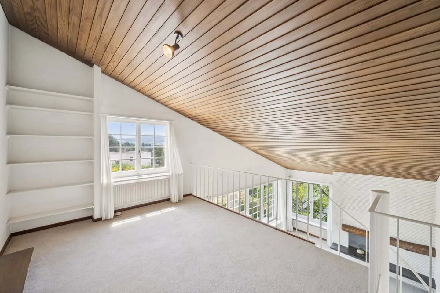 Charming 5-room single-family house with garden, pool and panoramic view - Photo 10 of 11