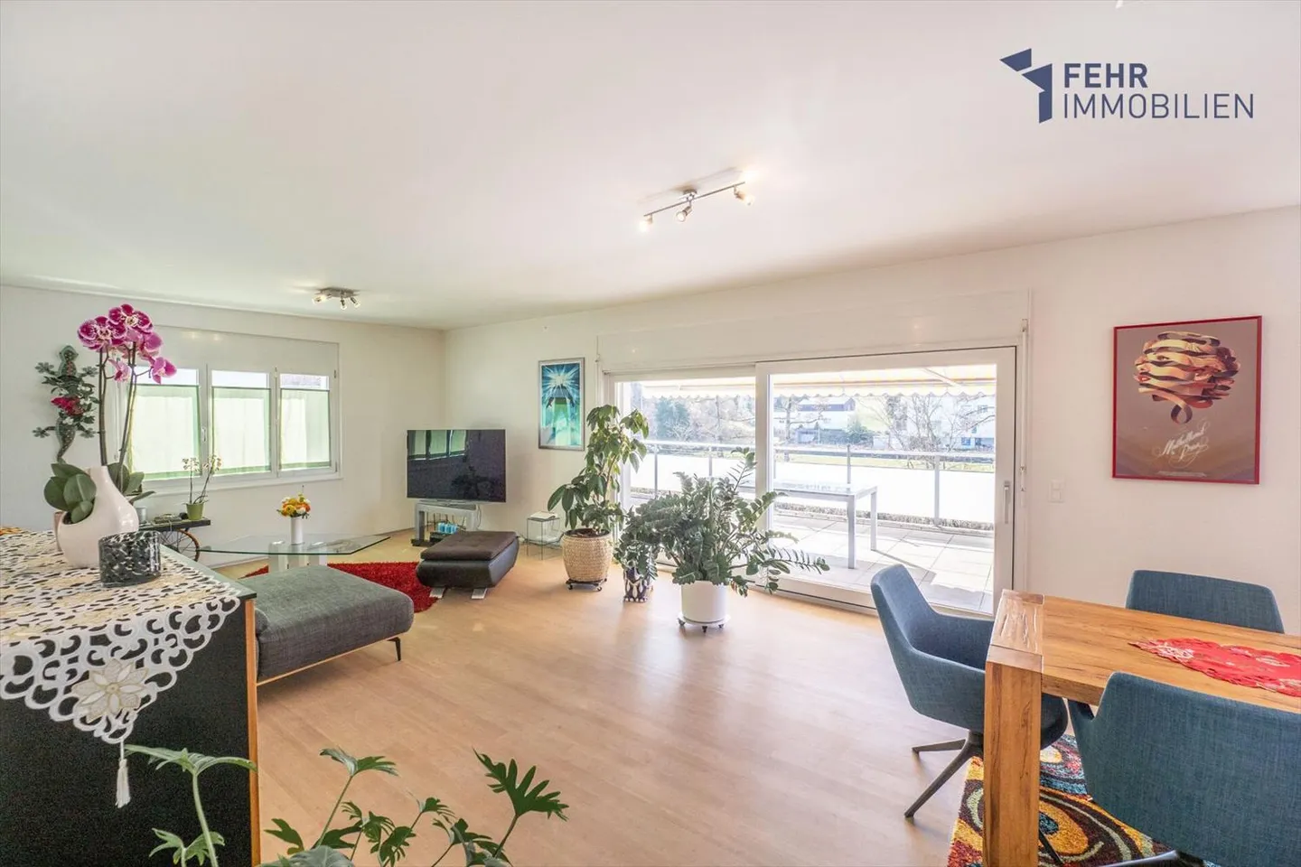 Fehr Real Estate - Sunny and Idyllic 4½-Room Penthouse Apartment - Photo 4 of 13