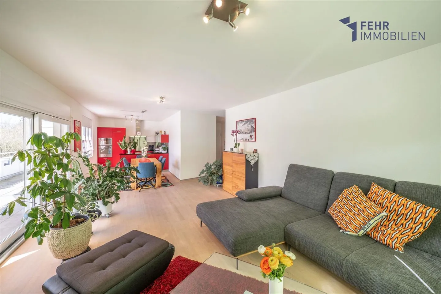 Fehr Real Estate - Sunny and Idyllic 4½-Room Penthouse Apartment - Photo 5 of 13