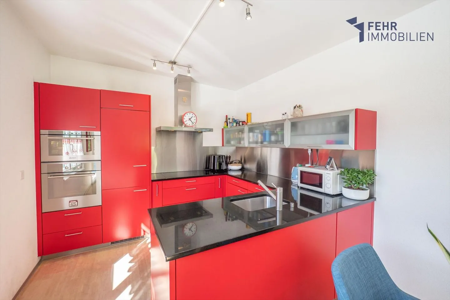 Fehr Real Estate - Sunny and Idyllic 4½-Room Penthouse Apartment - Photo 6 of 13