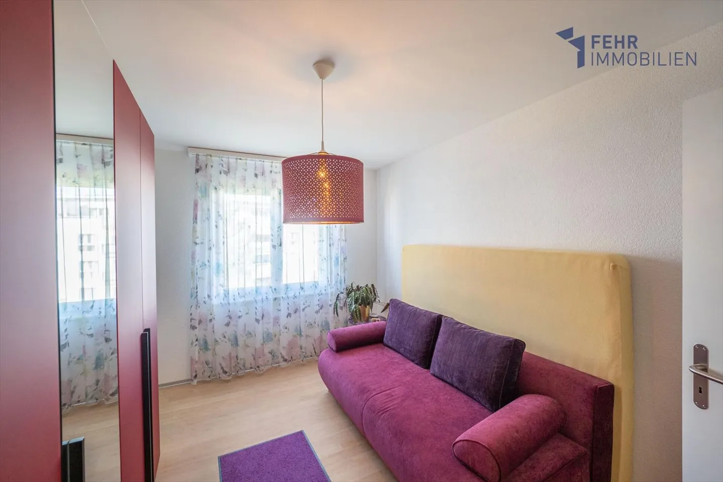 Fehr Real Estate - Sunny and Idyllic 4½-Room Penthouse Apartment - Photo 9 of 13