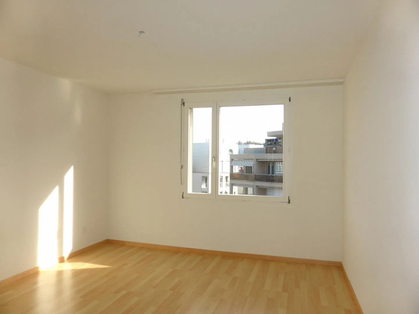 Friendly, bright apartment - Photo 4 of 8