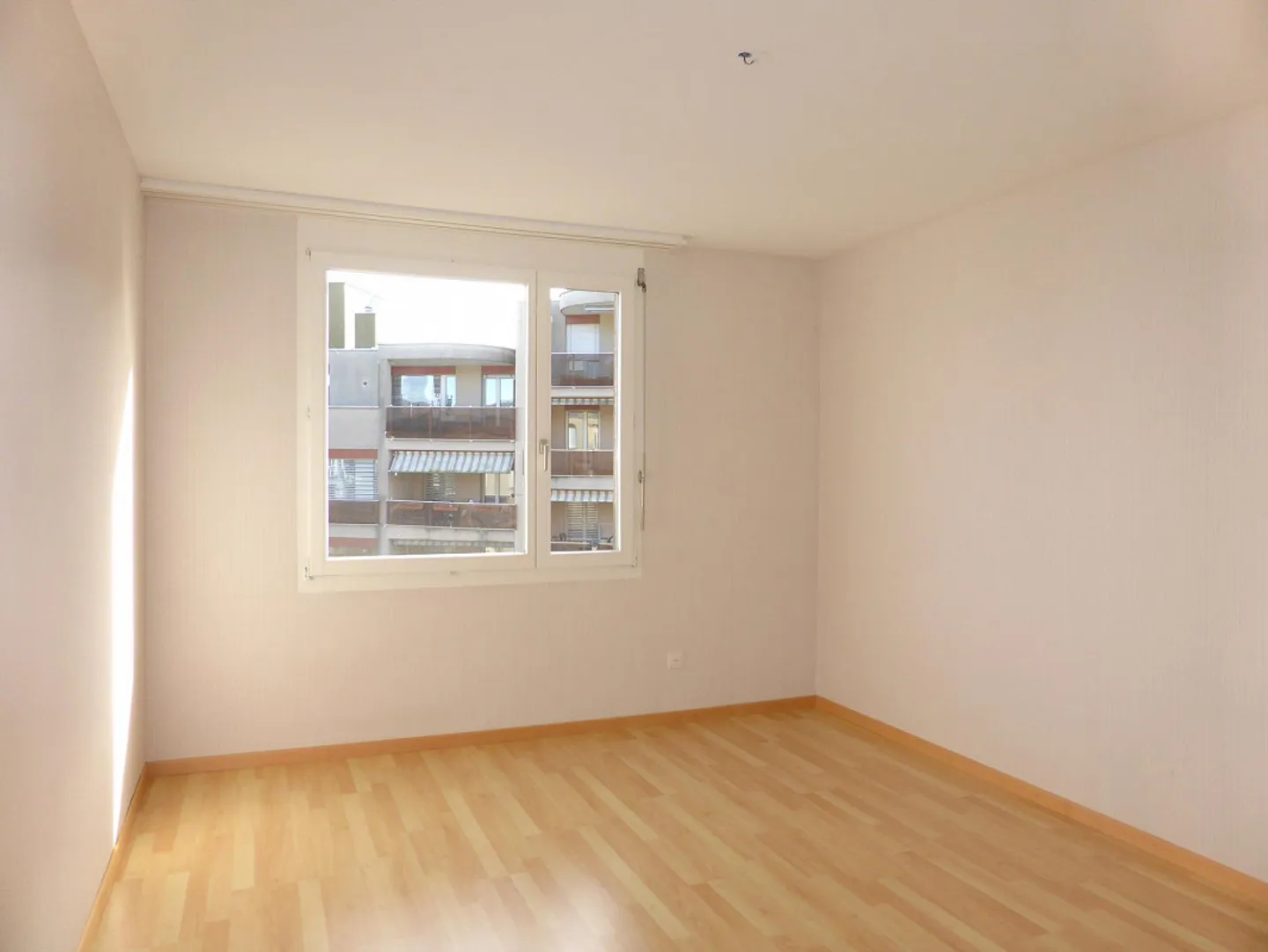 Friendly, bright apartment - Photo 6 of 8