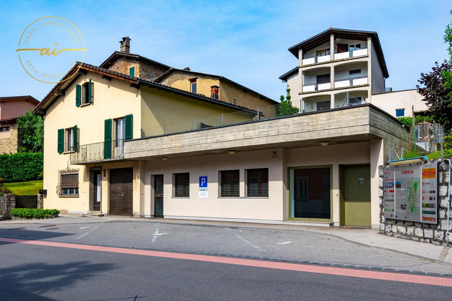 Geräumiges Haus mit Gewerberaum - Foto 1 von 13