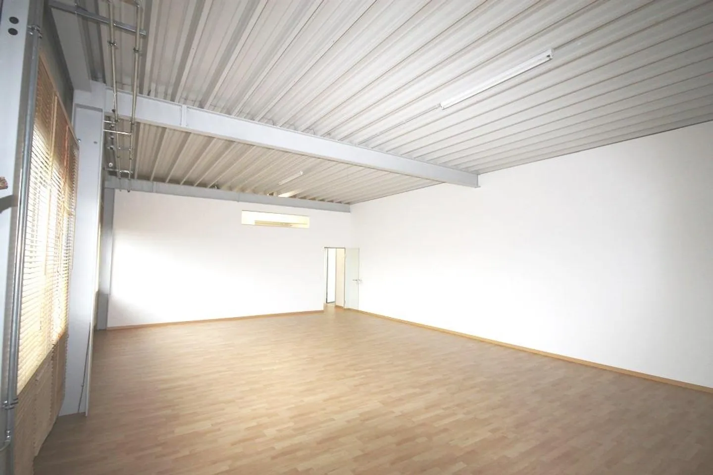 Gewerbe-, Praxis- Therapieraum, 90m2 - Foto 3 von 4