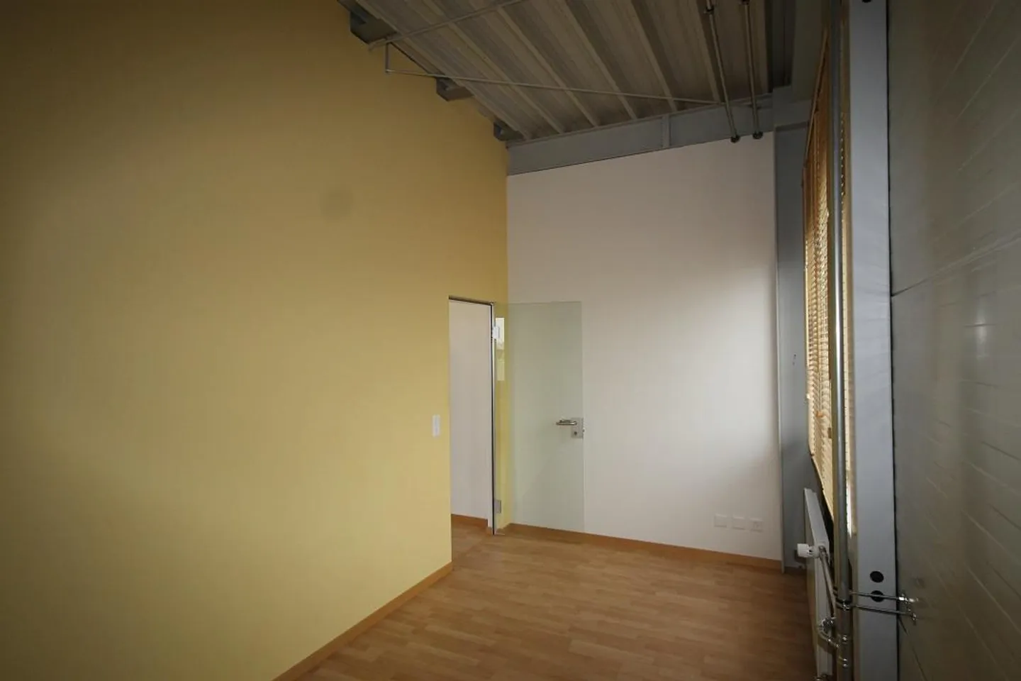 Gewerbe-, Praxis- Therapieraum, 90m2 - Foto 4 von 4