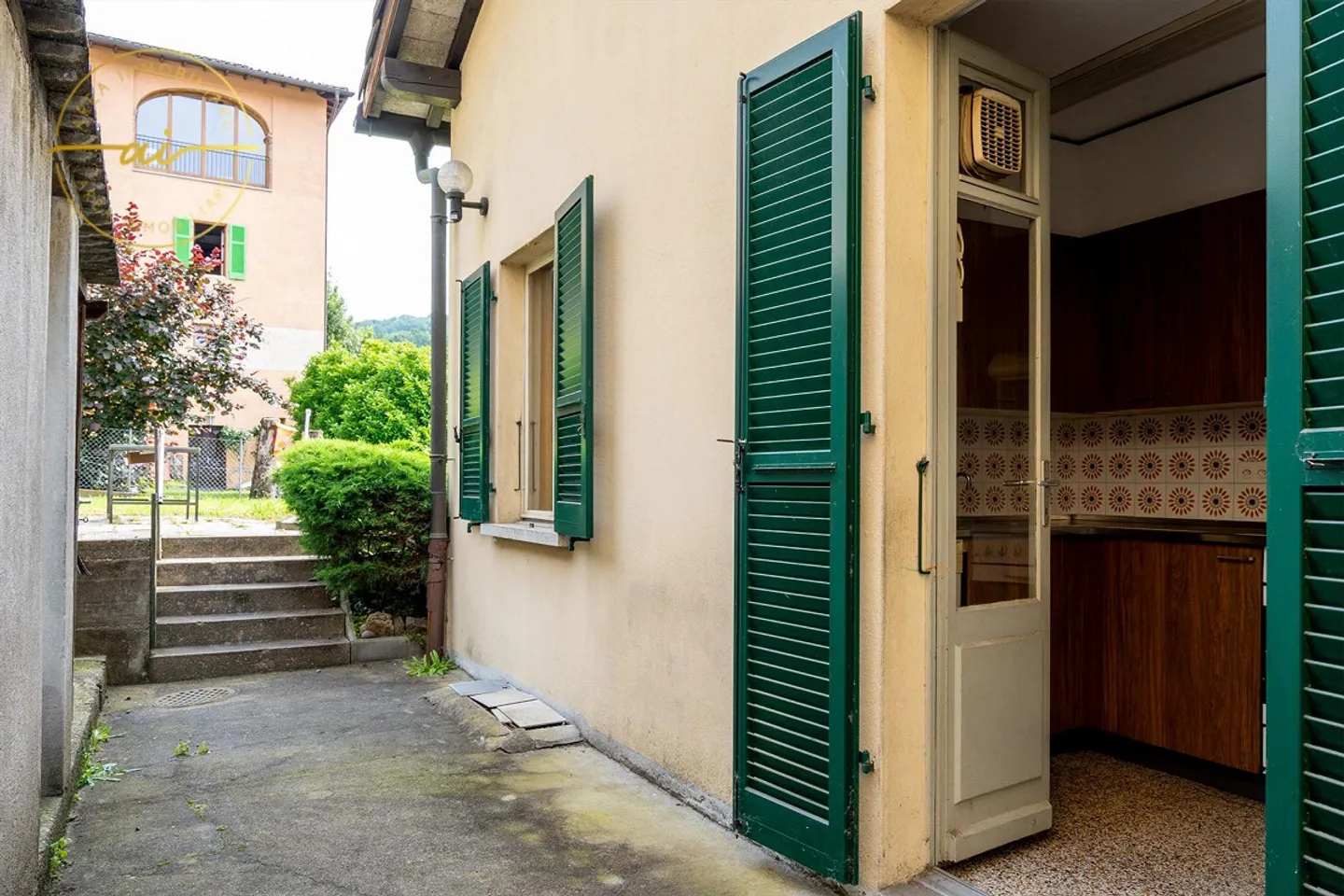 Geräumiges Haus mit Gewerberaum - Foto 7 von 13