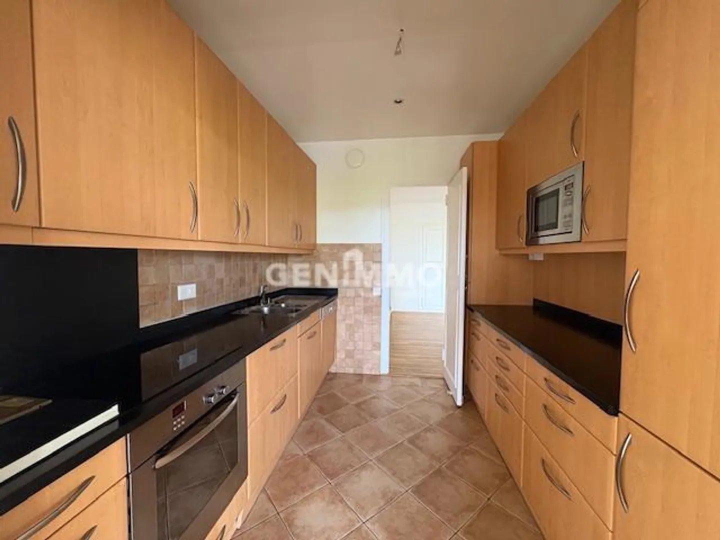 Appartamento di 5 locali con doppia esposizione - Foto 3 di 4