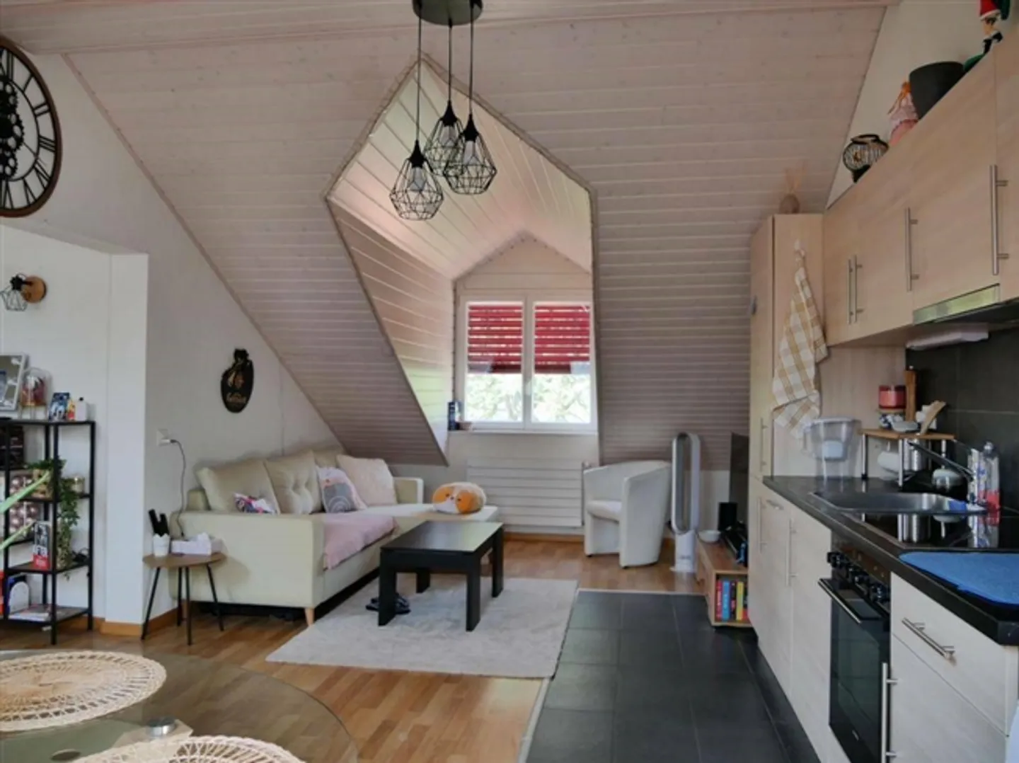 Mixed-use building in Agiez - Photo 4 of 9