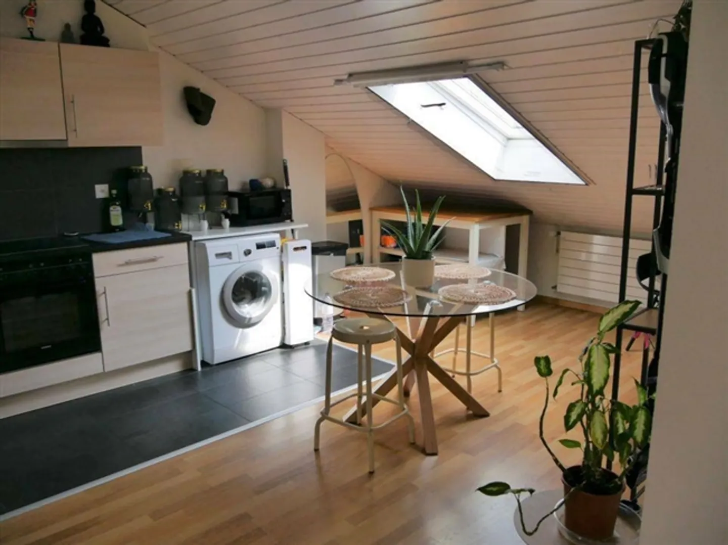 Mixed-use building in Agiez - Photo 5 of 9