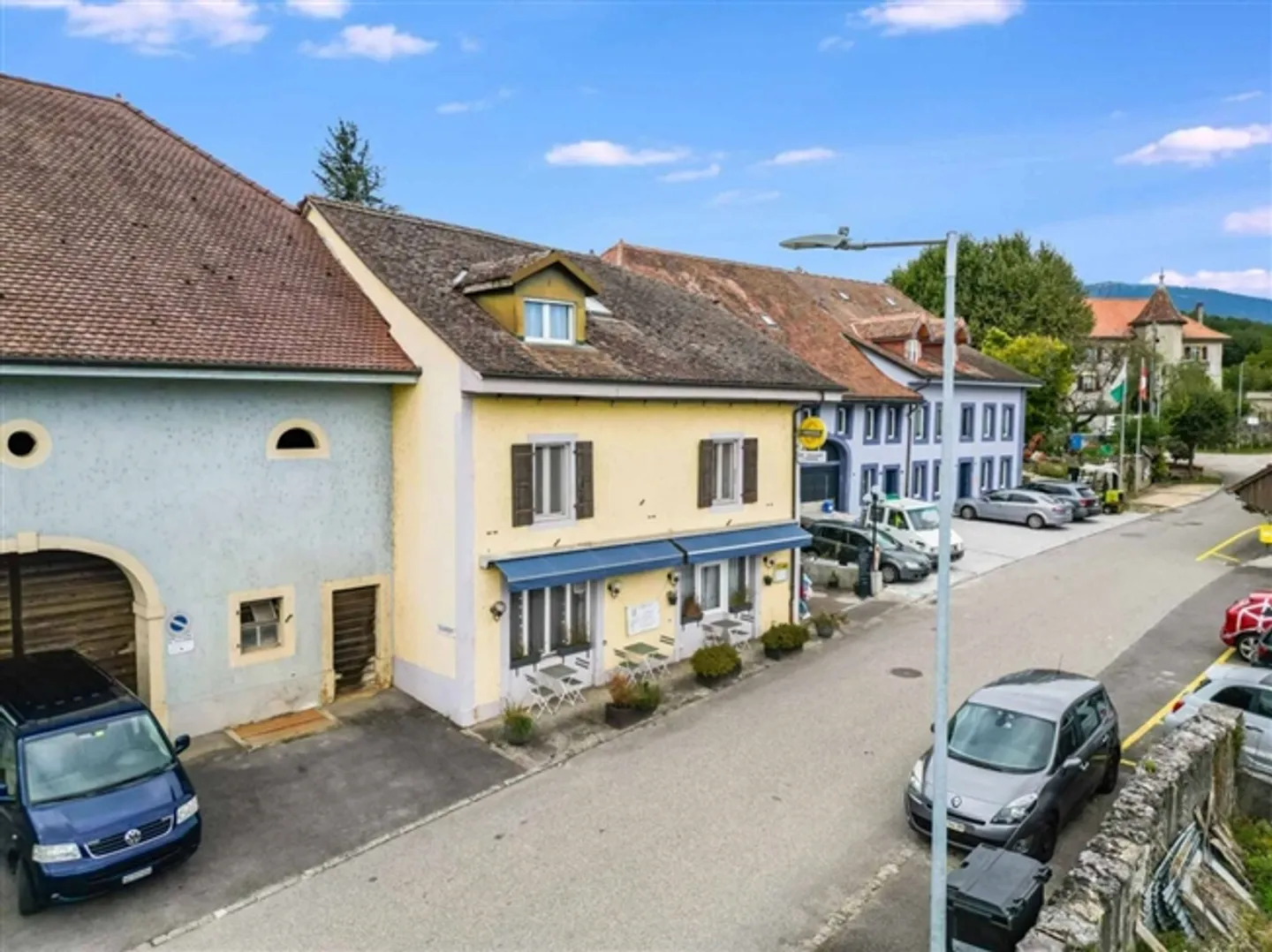 Mixed-use building in Agiez - Photo 8 of 9