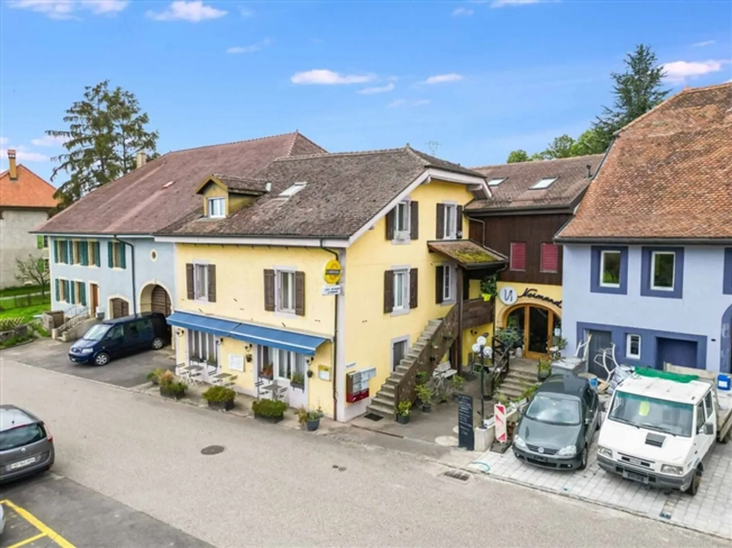 Mixed-use building in Agiez - Photo 9 of 9