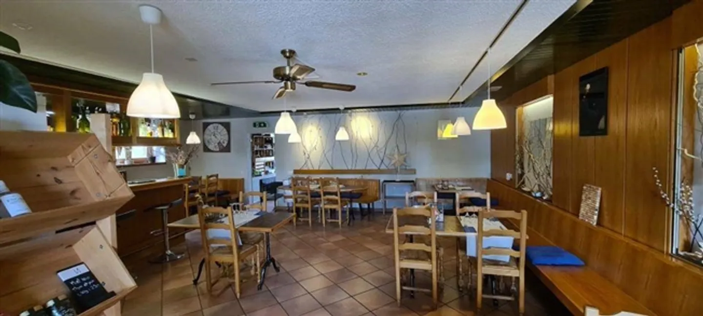 Mixed-use building in Agiez - Photo 2 of 9